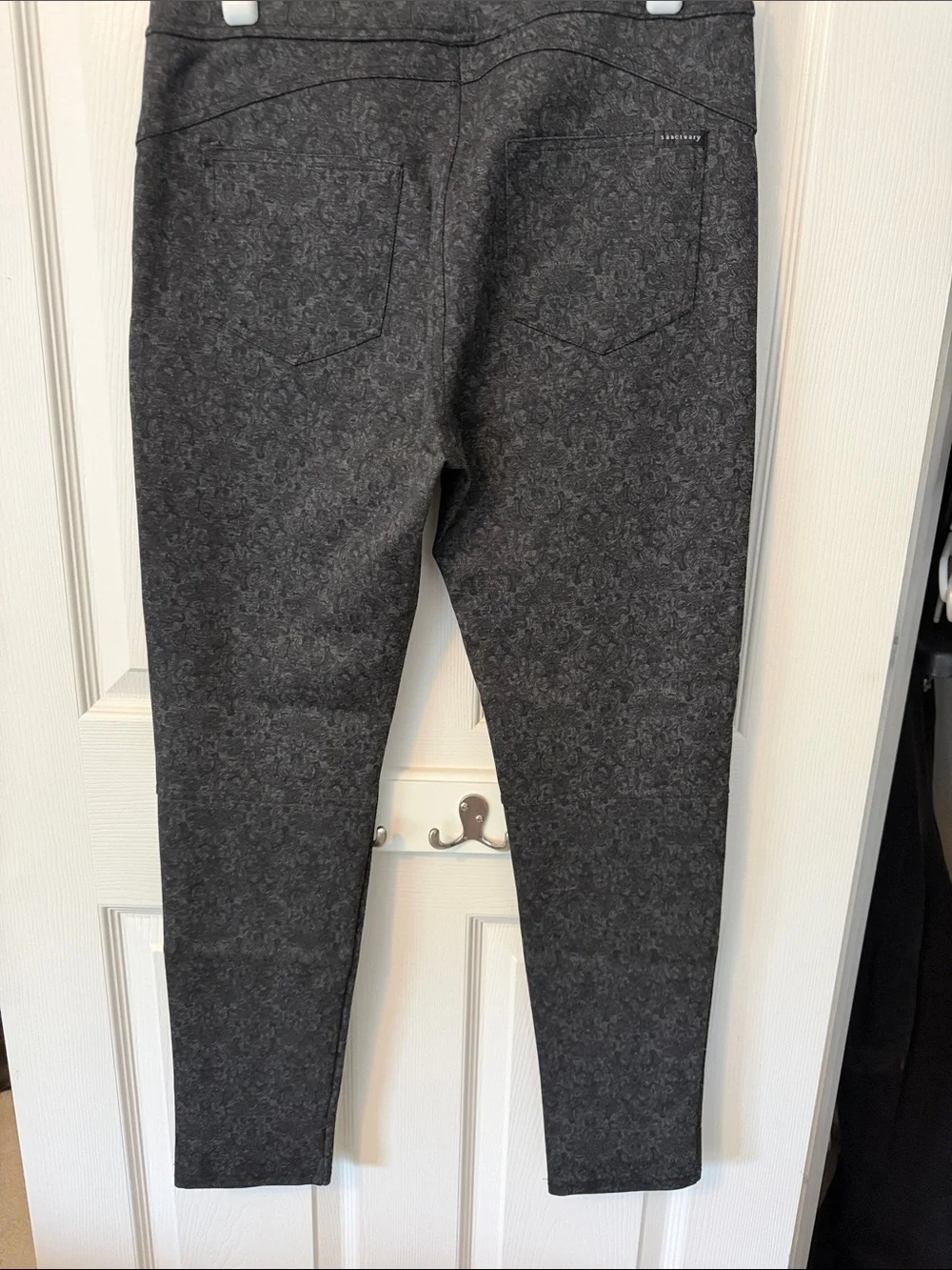 Sanctuary Charcoal Patterned Ankle Pants New no tags stretchy comfortable